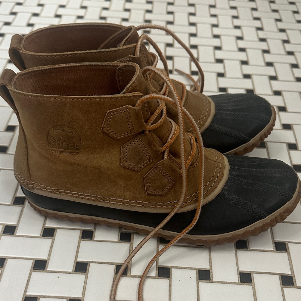 Sorel Women's Brown and Black Winter Boots